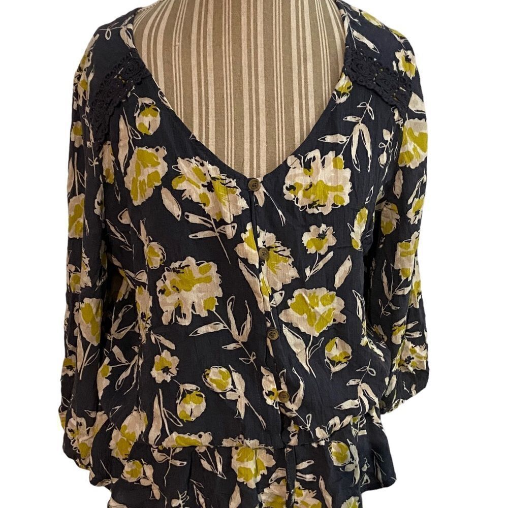 C & C California size large blouse excellent condition see pics